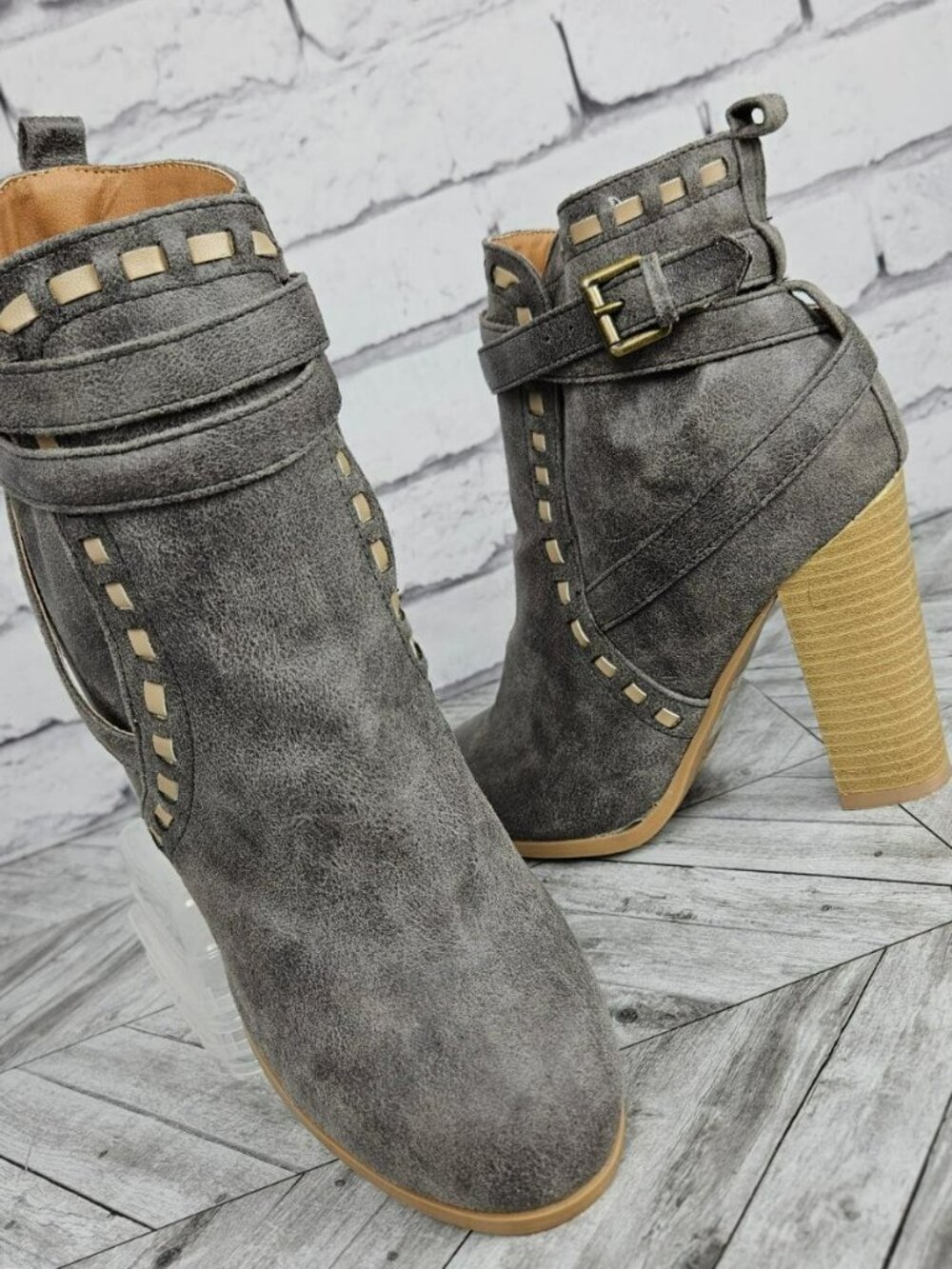 Qupid Gray Block Heel Ankle Booties Womens 7.5 Y2K Strappy Buckle Party Club